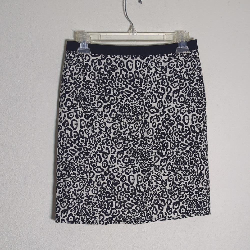 Ann Taylor Women's Skirt Leopard Print Cheetah Snow Black White Size 4 Petite